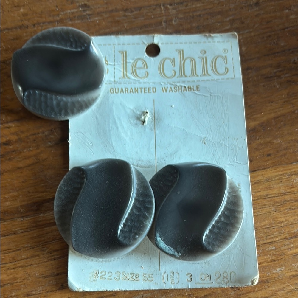 VTG 1960’s new old stock le chic gray mid-century set of 3 large 1 3/8” buttons
